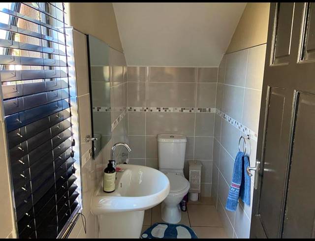 4 BEDROOM TOWNHOUSE FOR SALE IN MONTROSE